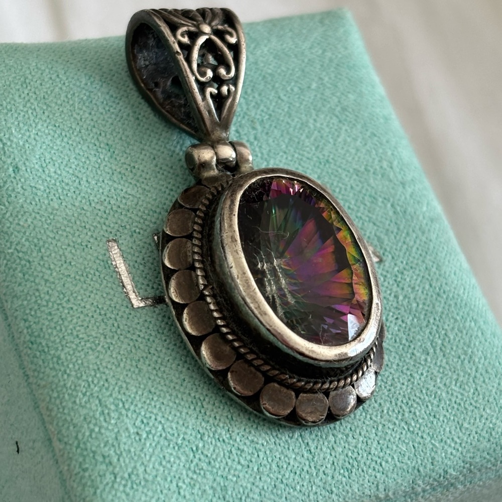 Elegant Silver Pendant with Multicolor Stone